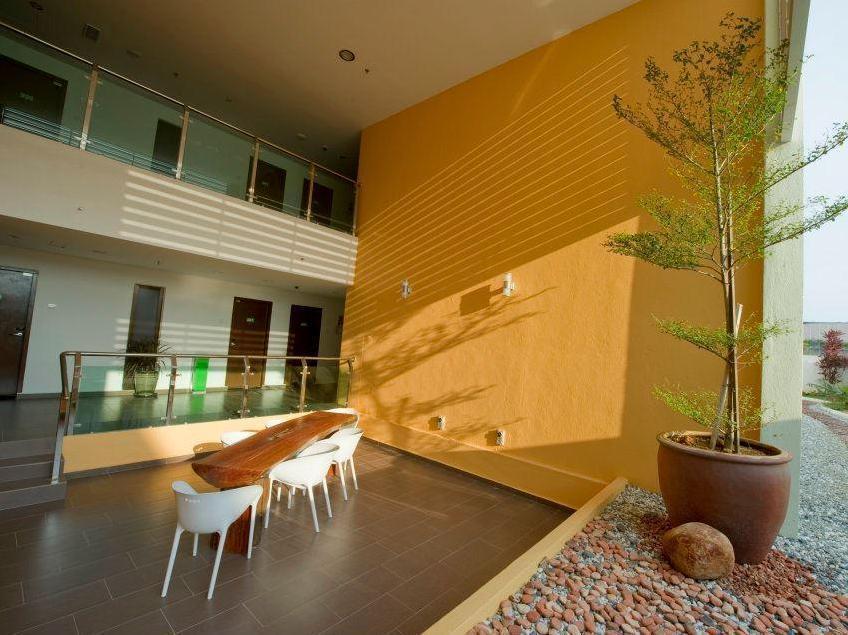 Hotel The Explorer 3*