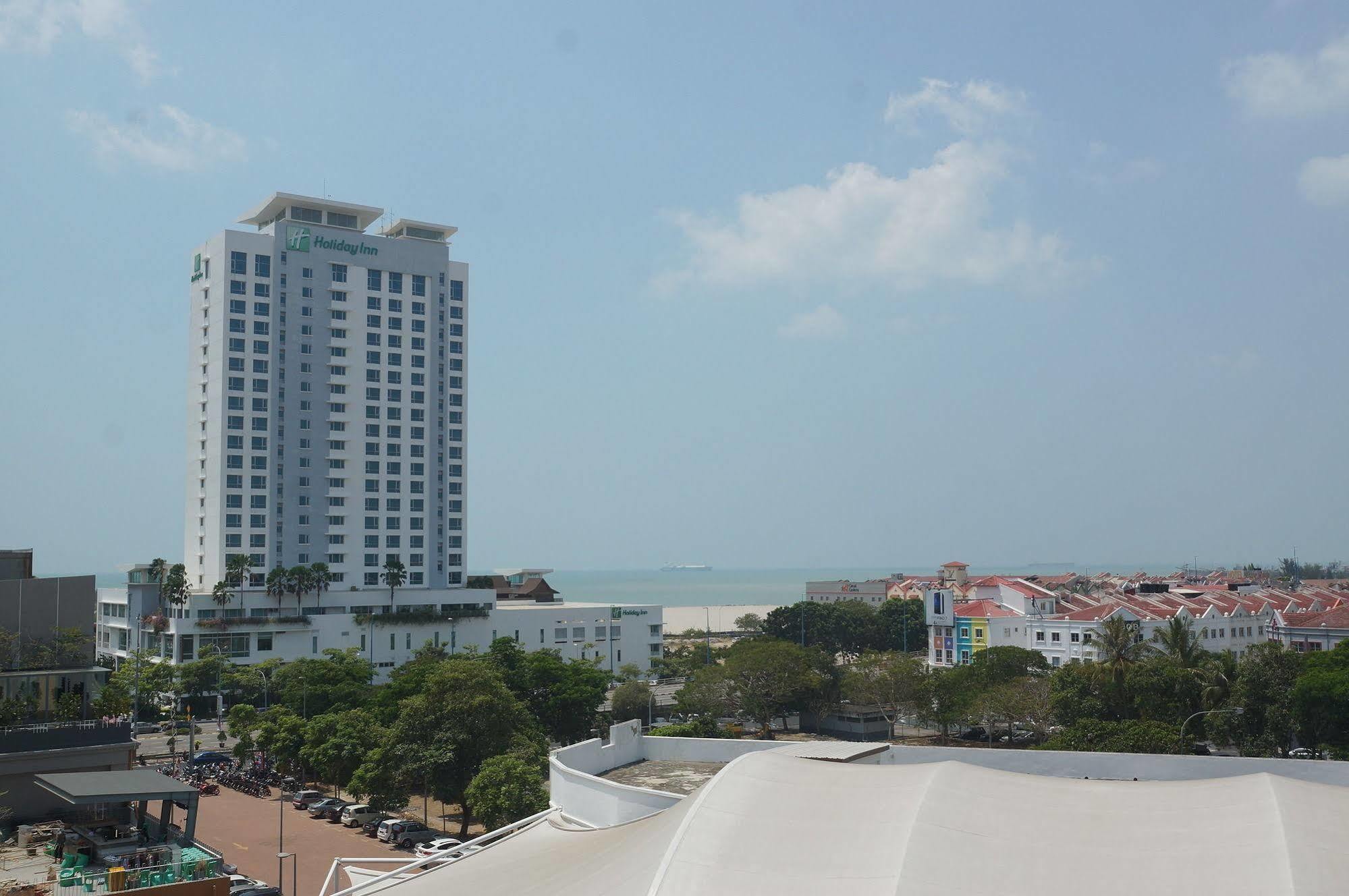 The Explorer Hotel 3*